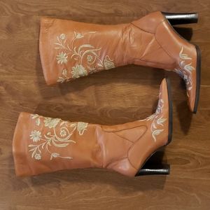 Colin Stuart Embroidered Leather Healed Boots